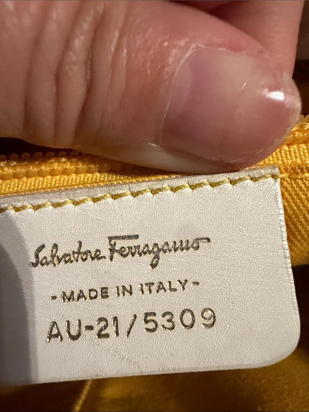 Authentic Salvatore Ferragamo Vintage White Leather Satchel Bag AU-21/5309